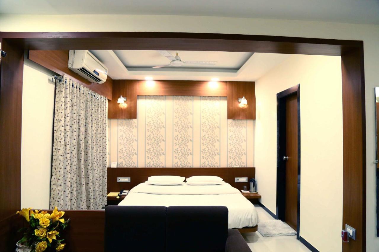 Hotel Regency Джамнагар Экстерьер фото
